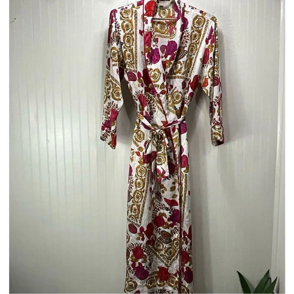 VINTAGE MARY MCFADDEN Satin wrap robe